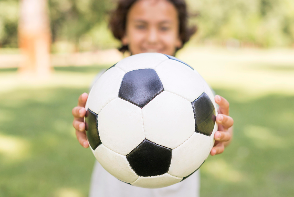Lire la suite à propos de l’article Musclez votre communication avec un ballon de foot publicitaire !
