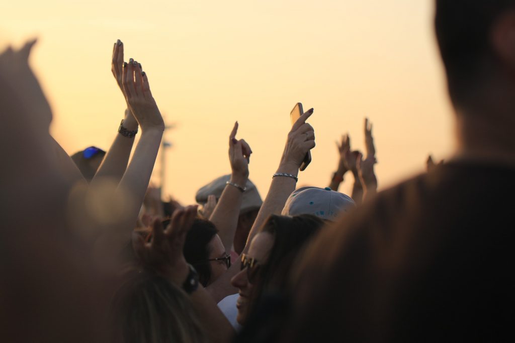 Lire la suite à propos de l’article Un été festif avec vos bracelets personnalisés